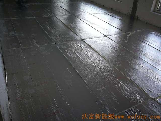 青島德沃幼兒園空氣源熱泵項(xiàng)目施工案例地暖施工、主機(jī)施工，空氣源熱泵項(xiàng)目調(diào)試成功，項(xiàng)目展示實(shí)例——空氣源熱泵地暖鋪管5